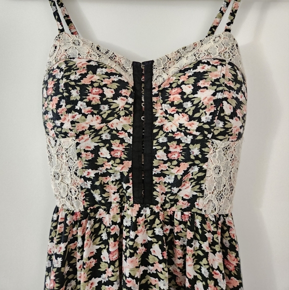 Forever 21 floral dress - Picture 2 of 5